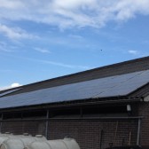 zonnepanelen op boerderij